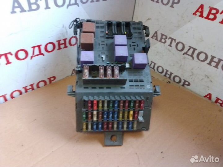 Блок предохранителей Renault Laguna 1995