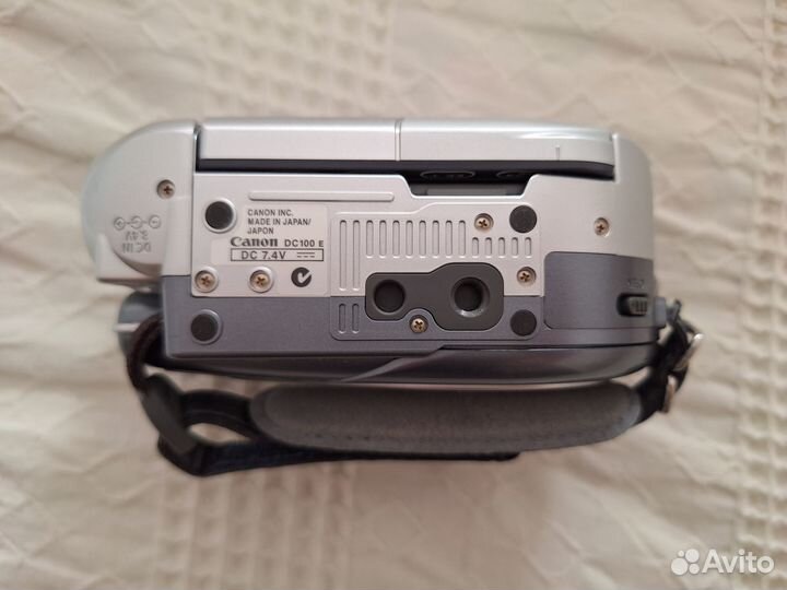 Видеокамера Canon DC100