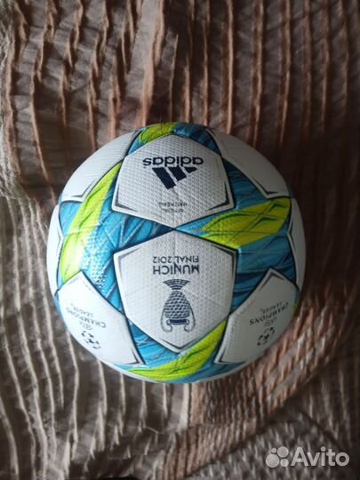 Футбольный мяч adidas