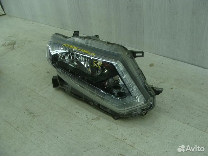 Фара правая Nissan X-Trail