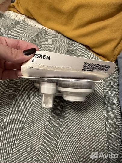 Крючки IKEA тискен на присоске