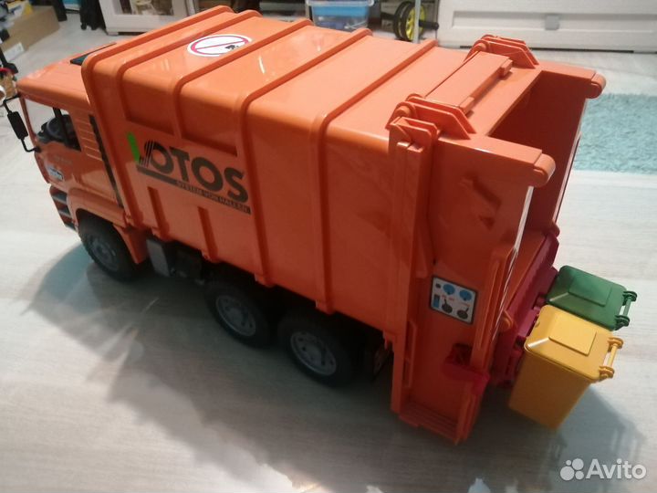 Игрушка самосвал брудер