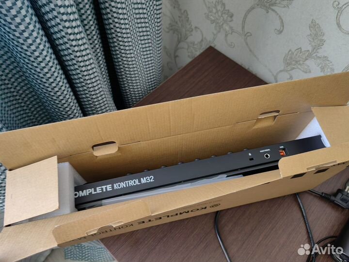 Миди клавиатура Komplete Kontrol M32 с гарантией