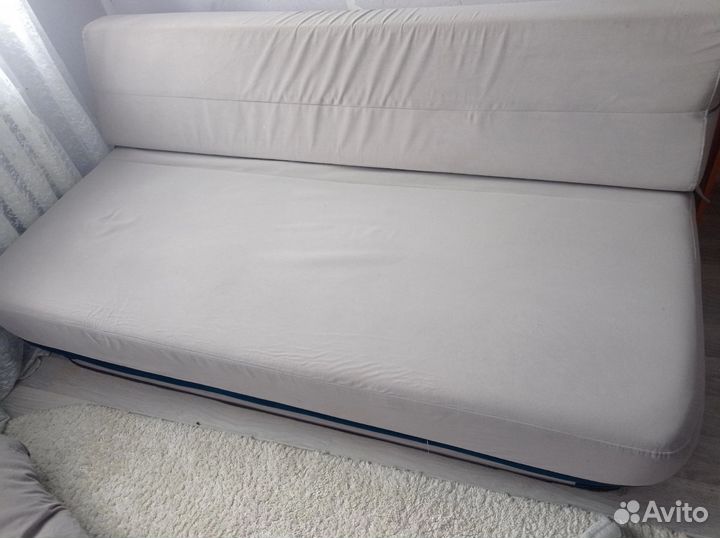 Бескаркасный диван