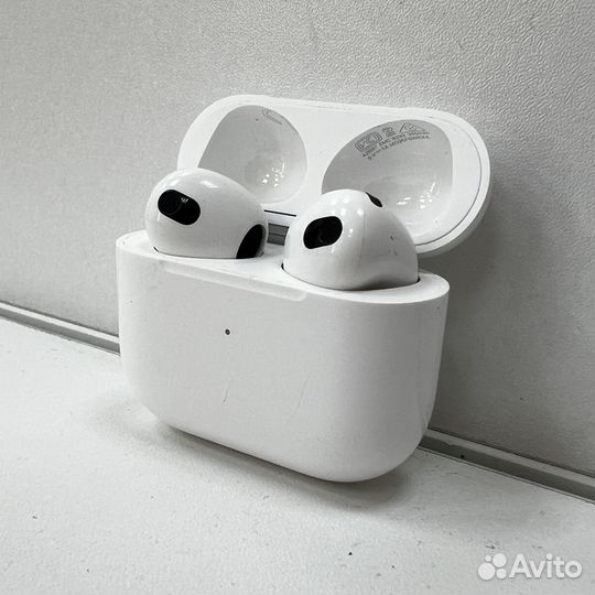 Беспроводные наушники Apple AirPods 3 Lightning Ch