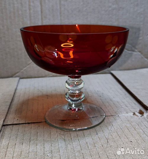 Винтажная рубиновая конфетница (цена договорная)