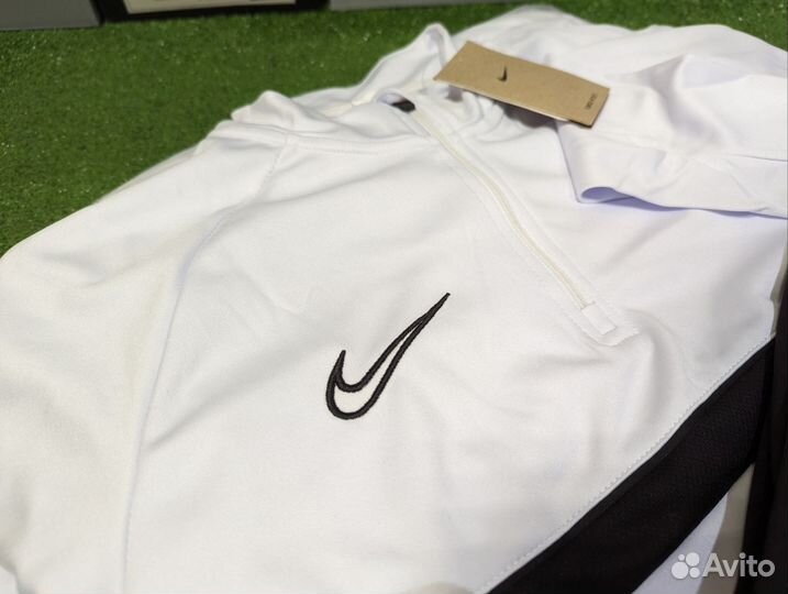 Тренировочный костюм nike новый