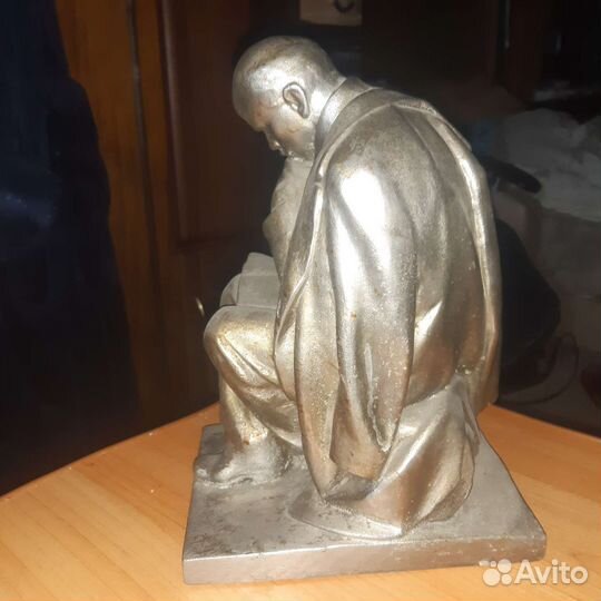 Статуэтка Ленин,высота 27см