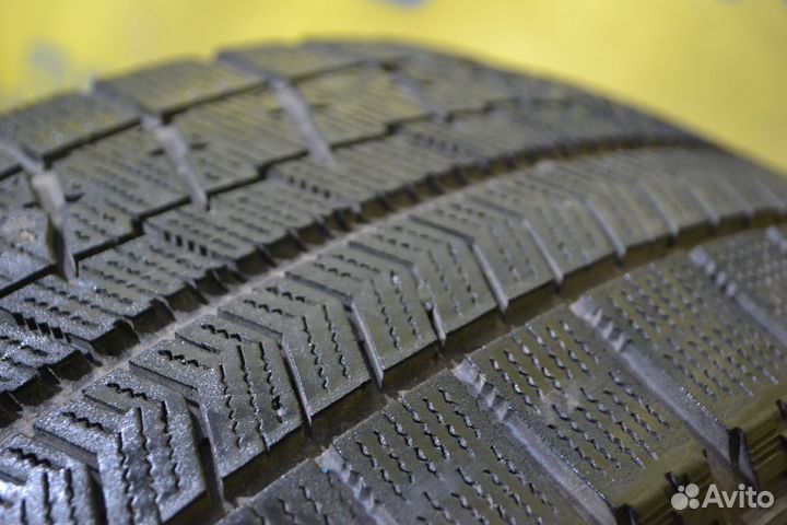 Bridgestone Blizzak VRX 215/45 R17