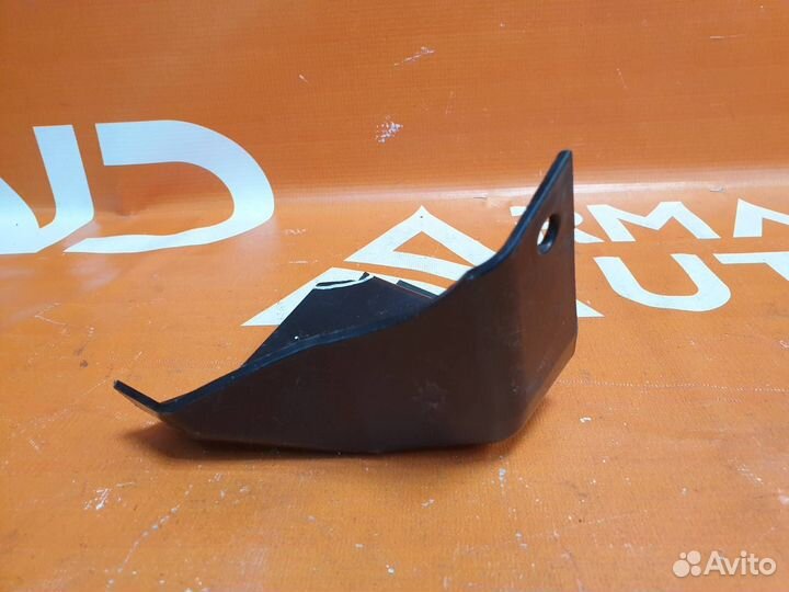 Дефлектор радиатора правый Ford Fiesta MK6