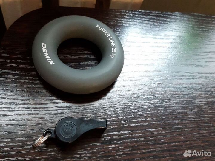 Жетон нагрудный дпс. Свисток Англия. брелок СССР