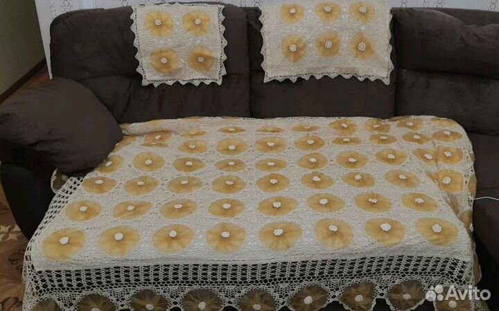 Покрывало и наволочки на кровать