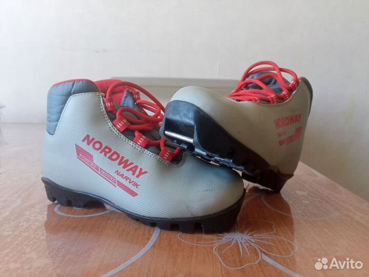 Лыжные ботинки Nordwey 34 р (стелька 22 см)