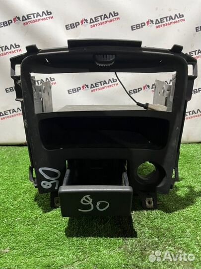 Накладка в салоне Nissan Primera P12 седан 1.8