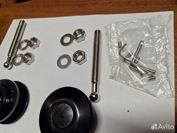 Замок капота универсальный кнопка