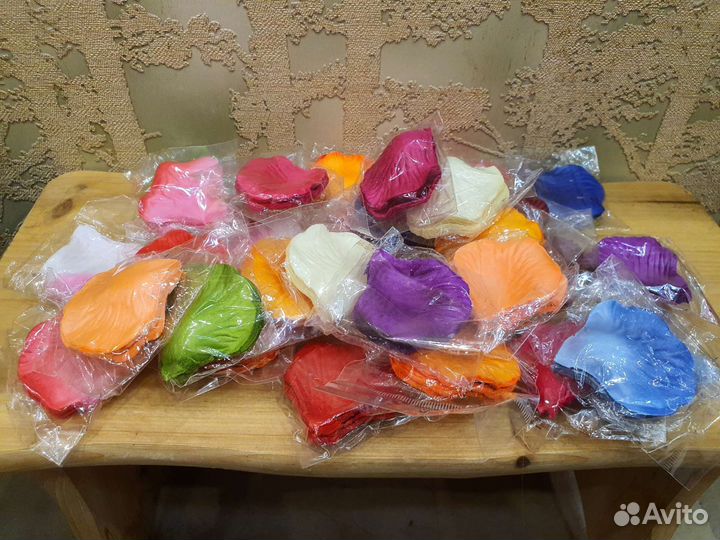 Шелковые лепестки роз