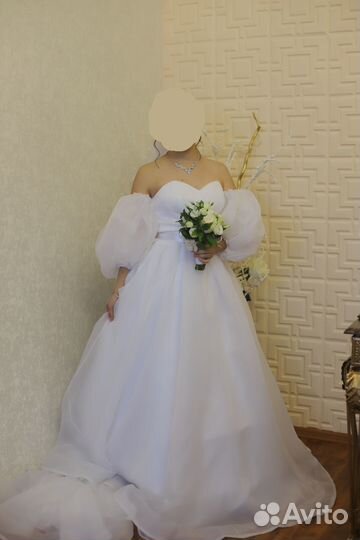 Свадебное платье со шлейфом