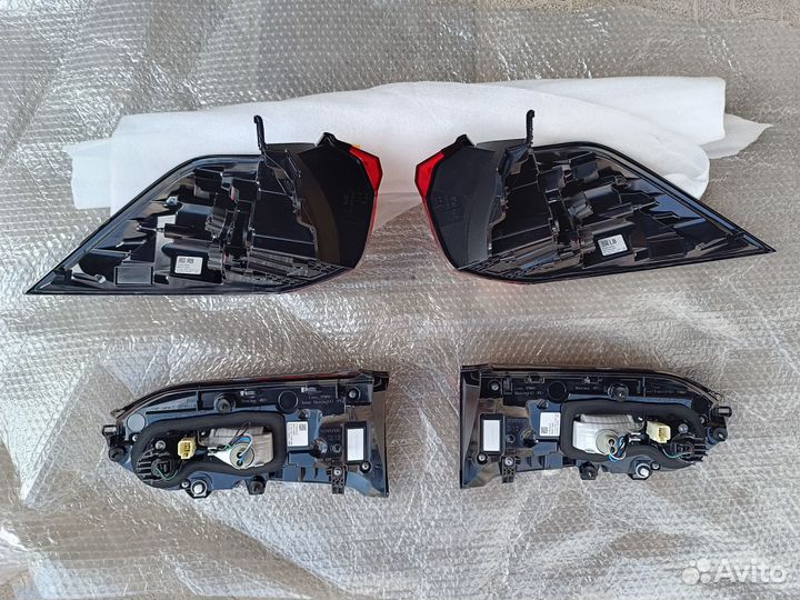 Задние фонари Toyota Rav 4 XA50 2018-2023 стопы