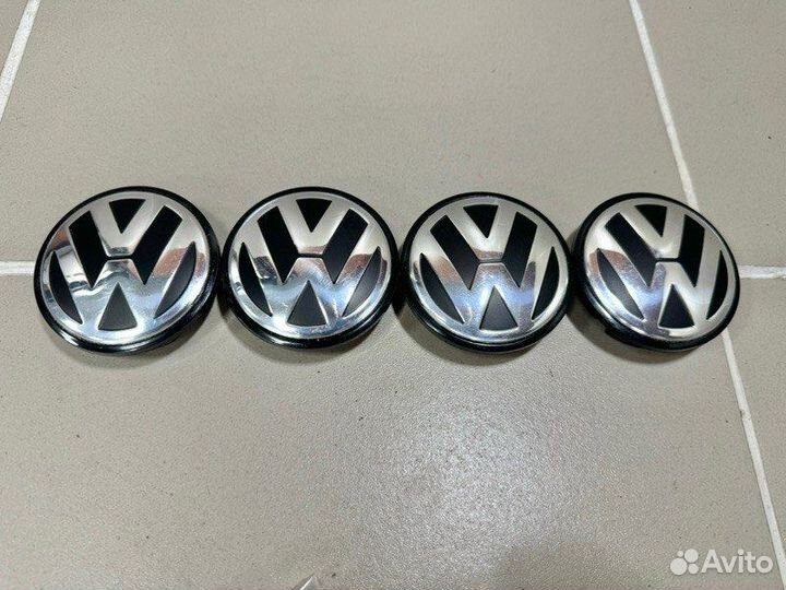 Заглушка колесного диска Volkswagen Passat CC 2010