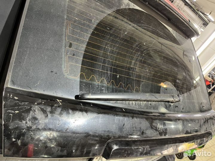 Крепление накладки 5й двери Range Rover Sport L320