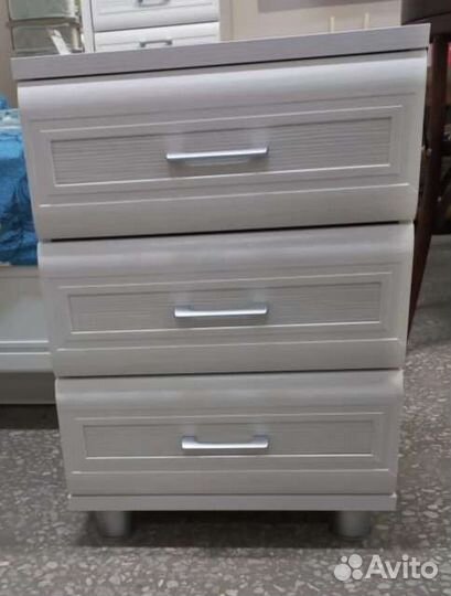 Тумба прикроватная