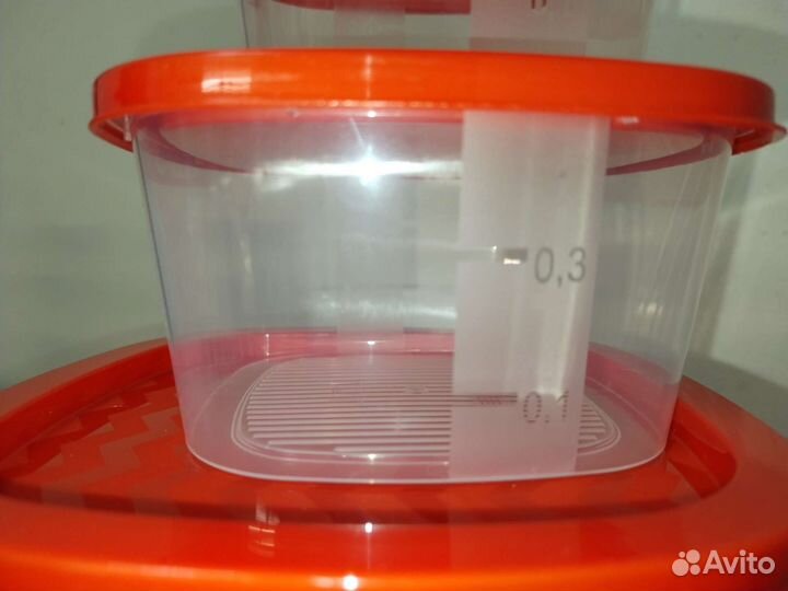 Пластиковые контейнеры для хранения продуктов