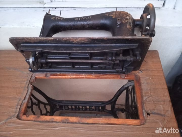 Швейная машинка Зингер ножная