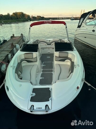 Прогулки на катере по Волге катание