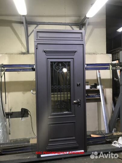 Тяжелая дверь металлическая в квартиру