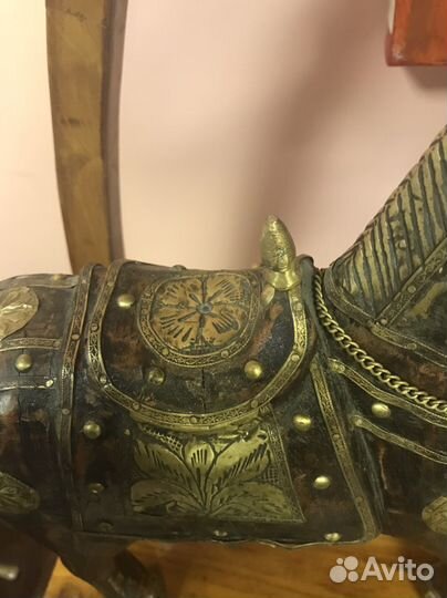 Статуэтка из дерева Лошадь