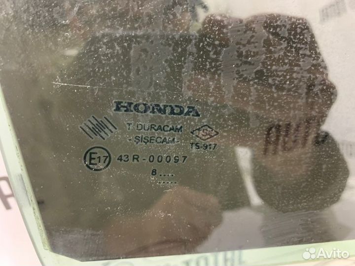 Стекло двери заднее правое Honda Civic 4D R18A2