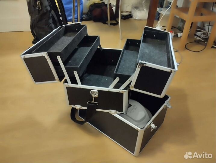 Чемодан для мастера маникюра