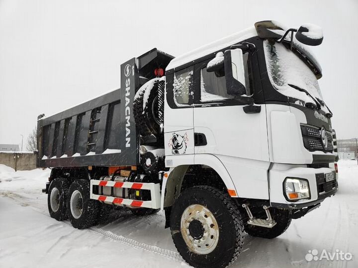 Водитель самосвала