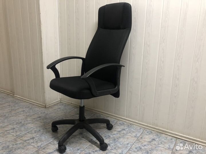 Новый компьютерный стул черный в сетке