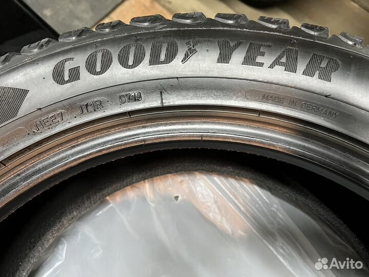 Goodyear Ultragrip Ice Arctic 235/55 R19