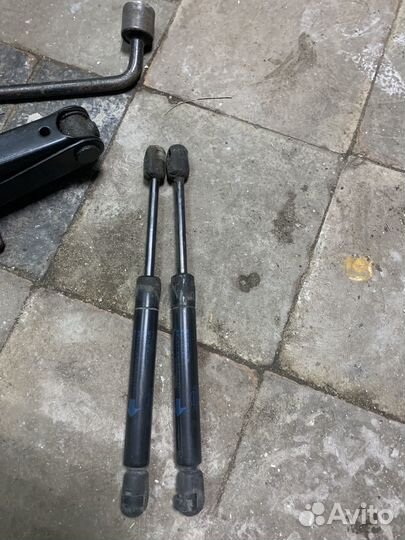 Стойки багажника