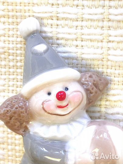 Фигурка фарфоровая клоун