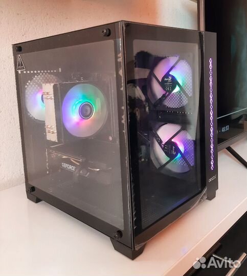 Ryzen 5 в черном аквариуме
