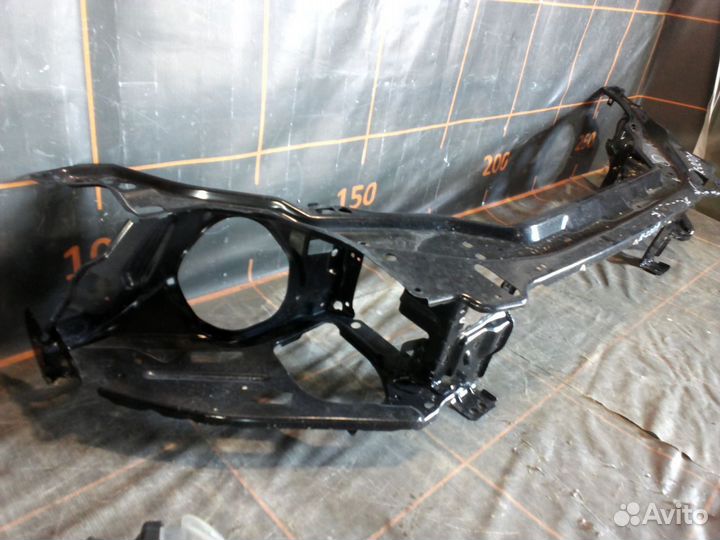 Панель передняя (телевизор) верхняя - Volvo XC60