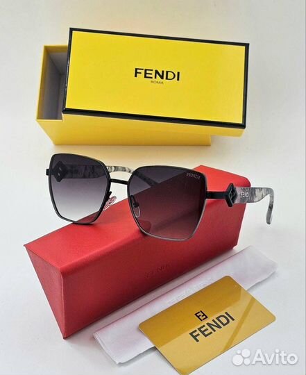 Солнцезащитные очки Fendi