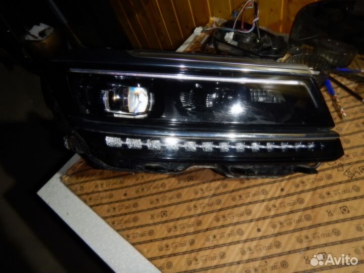 Фара правая Volkswagen Tiguan 2 Full LED ксенон