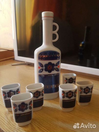 Графин со стопками