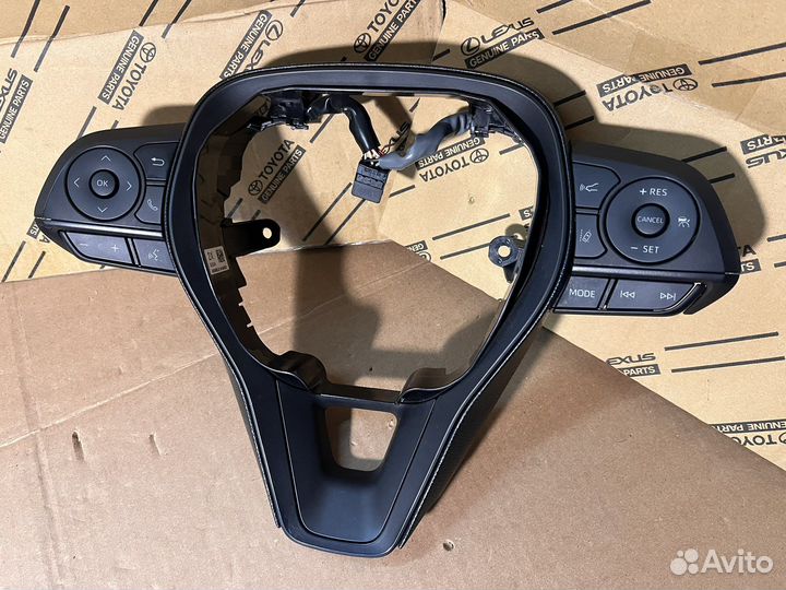 Накладка кнопки руля Toyota Camry 70, Rav 5 Xa 50