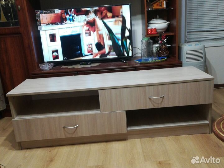 Тумбба под телевизор напольная
