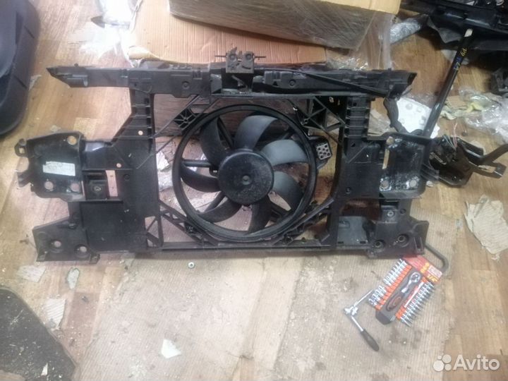 Панель передняя Рено Меган 3 телевизор оригинал