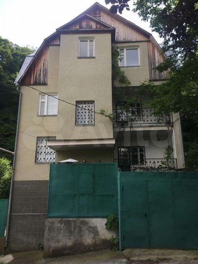 Дом 227 м² на участке 7,5 сот.