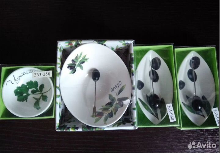 Чайники, сахарницы, тарелки,бокалы