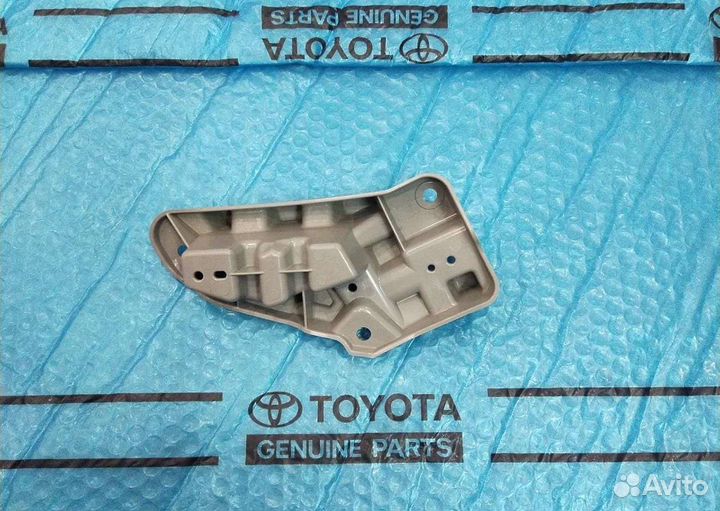 Кронштейн крепления фары верхний Land Cruiser 200