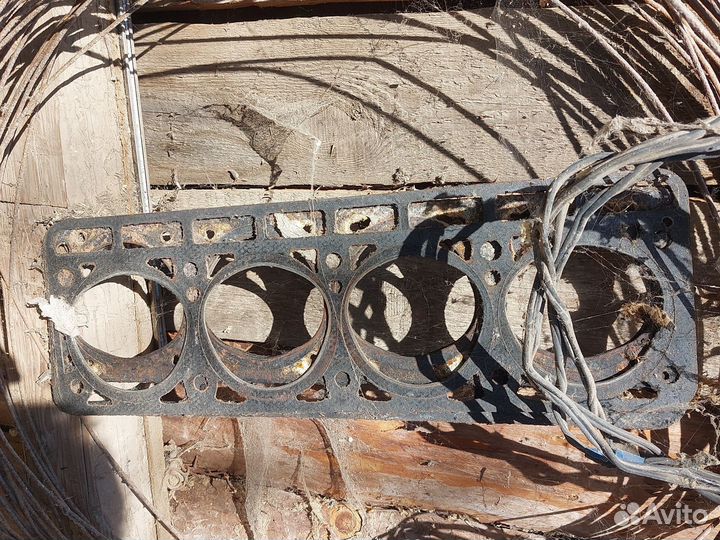 Старые запчасти для жигулей и УАЗ