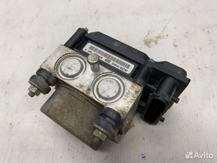 Блок abs Renault Sandero Stepway K7M 710 2013